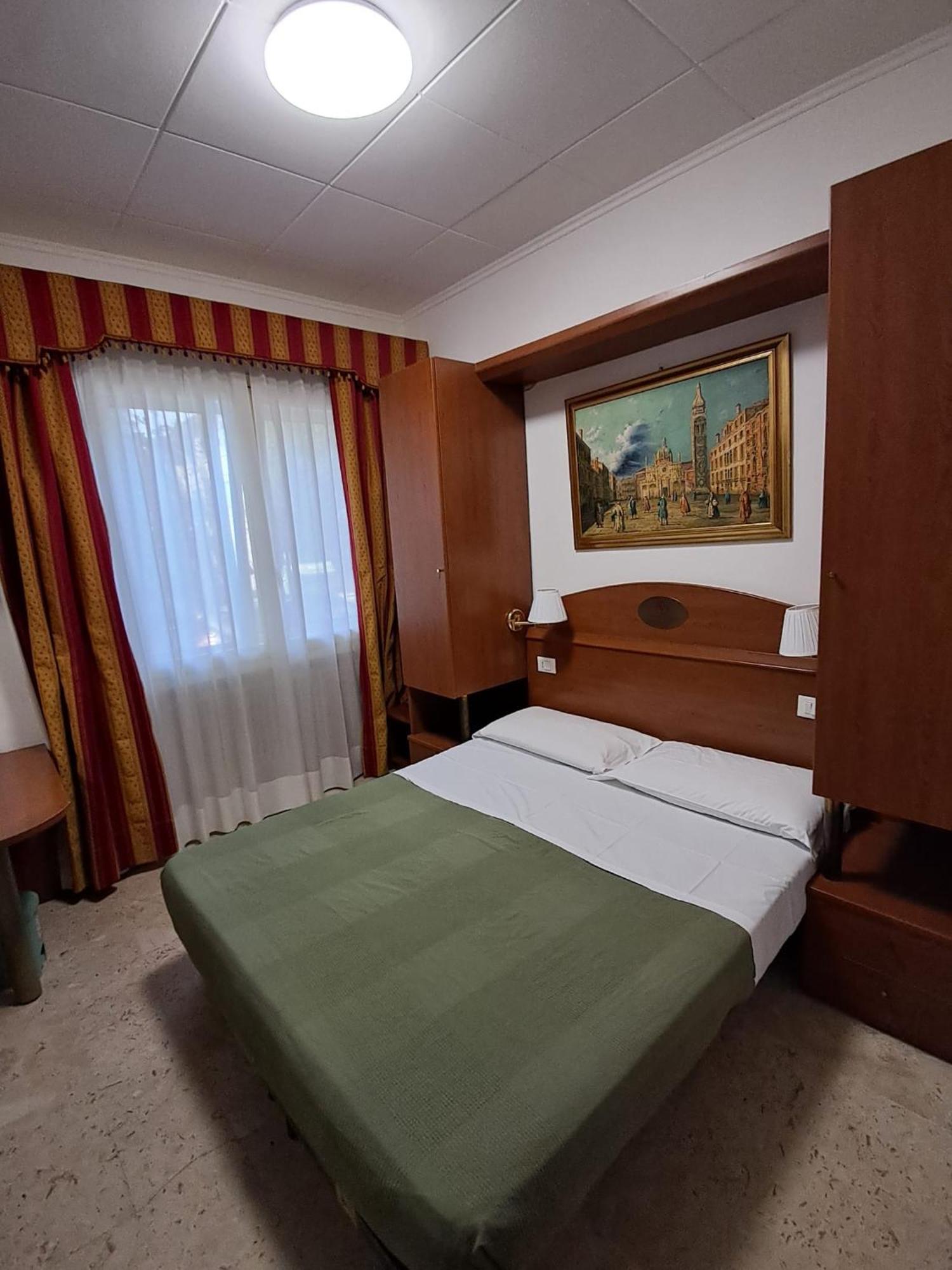 Hotel Tito 2 Mestre Exterior photo